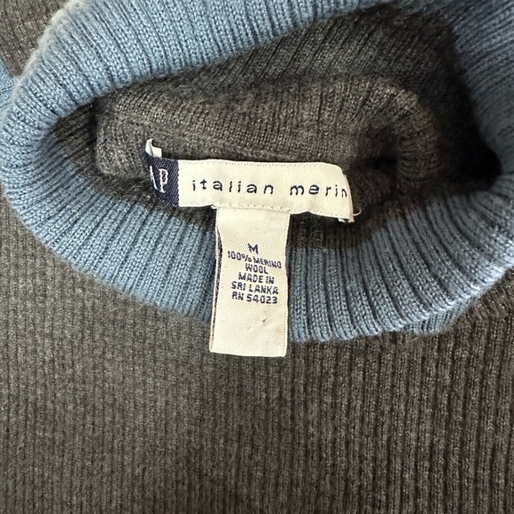Gap Merino Wool Turtleneck Top - Picture 3 of 3